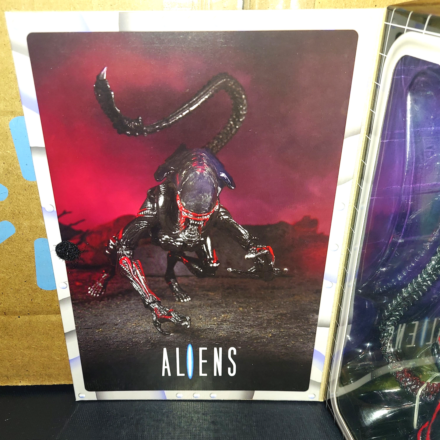 Neca Aliens Night Cougar Alien With Kamikaze Paraslide Action Figure
