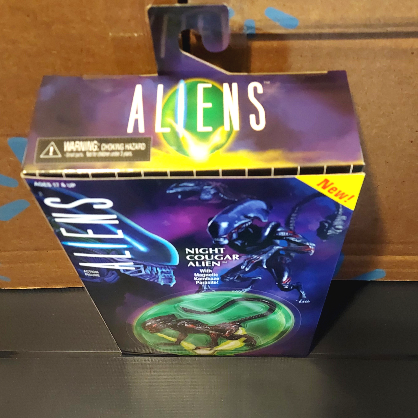 Neca Aliens Night Cougar Alien With Kamikaze Paraslide Action Figure