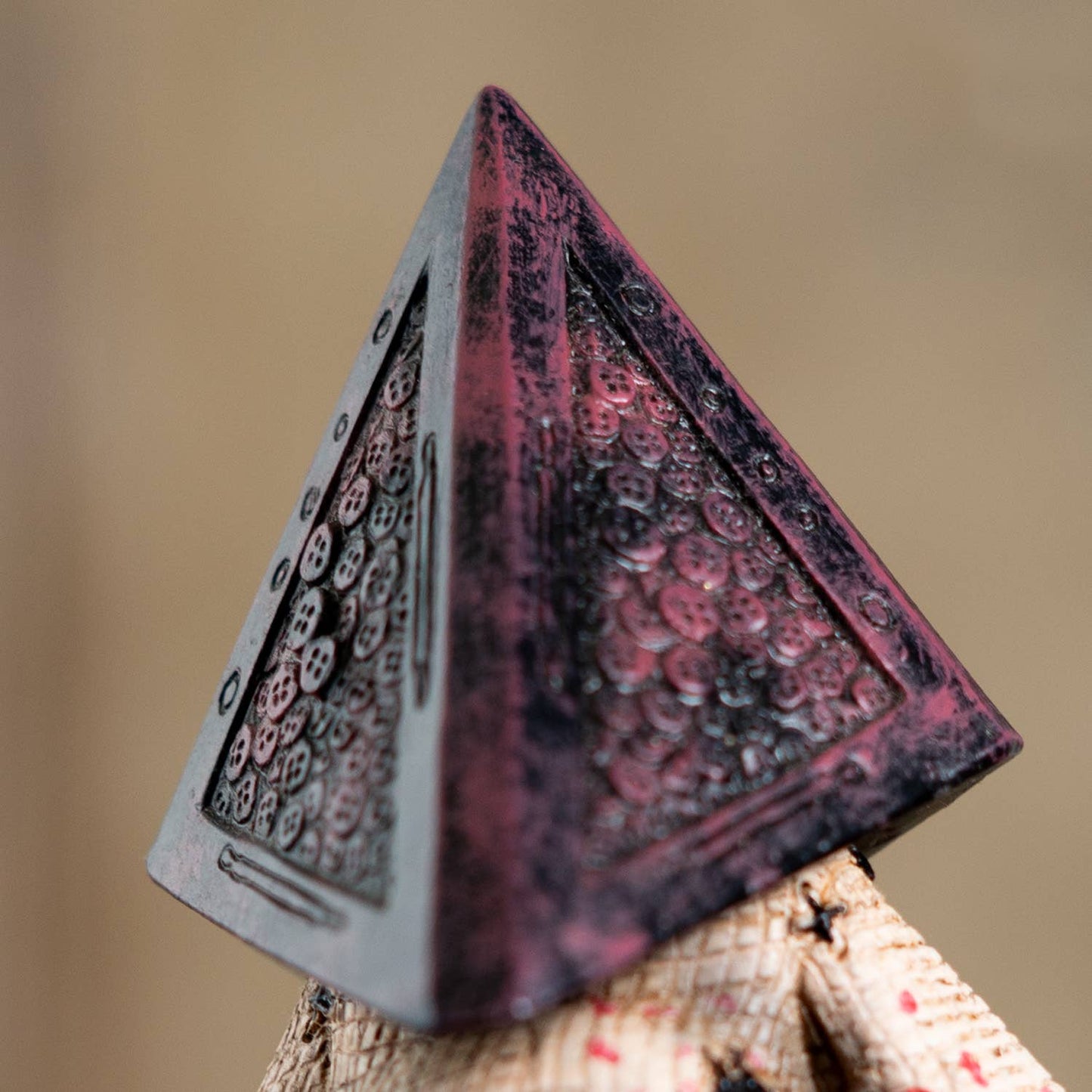 Pinheads Monster Silent Horror Pyramid Resin Statue